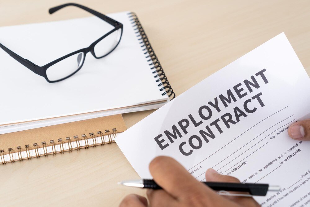 skrocone-lekcje-jak-nowe-regulacje-wplyna-na-rynek-pracy